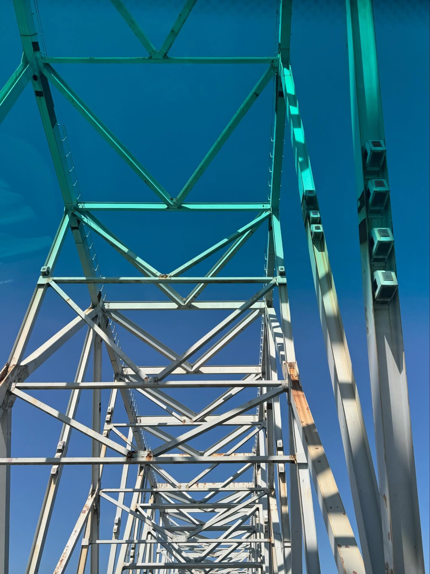 Storefront triptych, Casual Grandeur